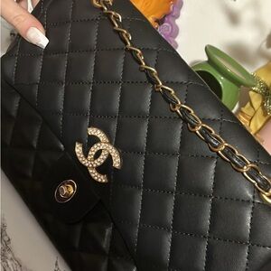 Lambskin Chanel Black Quilted Shoulder Bag with Gold Chain
